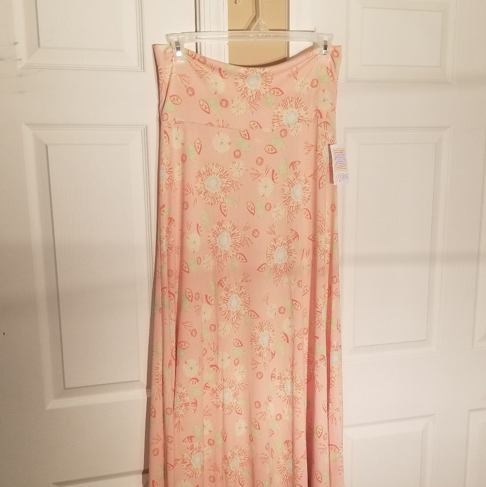LuLaRoe Maxi skirt size L peach.  NWT